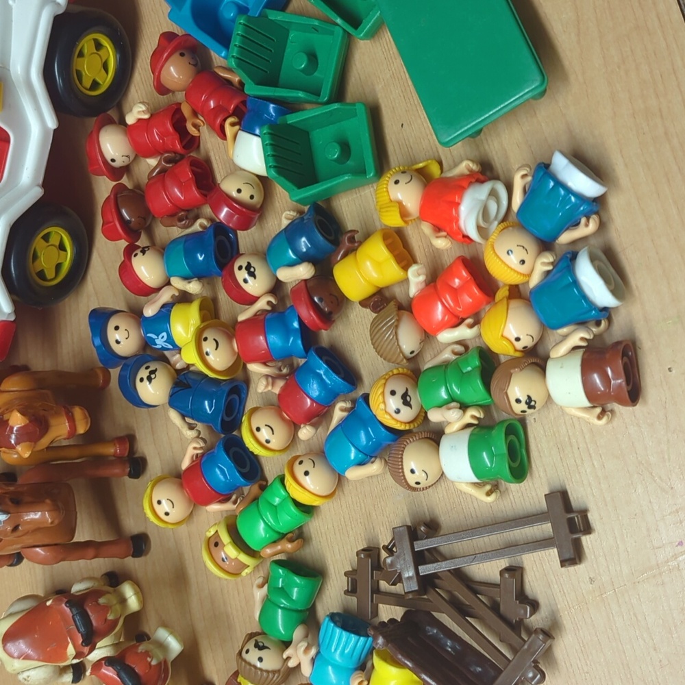 vintage 1980s Playskool Li'l Playmates shelcore huge 38pc toy lot - Picture 11 of 15